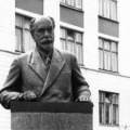 Памятник Орбели Леону Абгаровичу